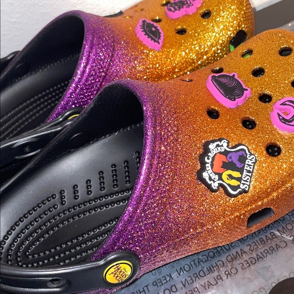 Exclusive Limited Edition Crocs Disney Hocus Pocus Glitter Clog & Jibbitz Charms - Picture 9 of 16